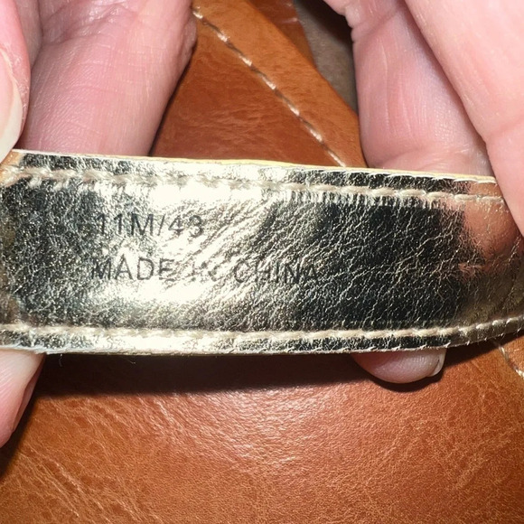 Dakota Chase Leather Sandals / Flip Flops - Picture 4 of 4